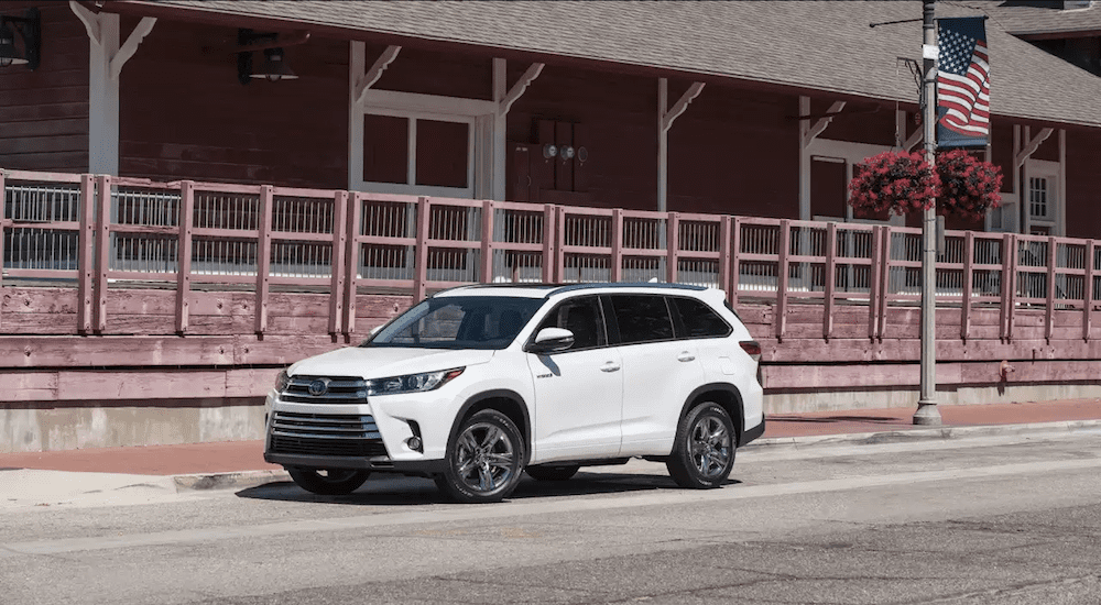 Что лучше toyota highlander или ford explorer