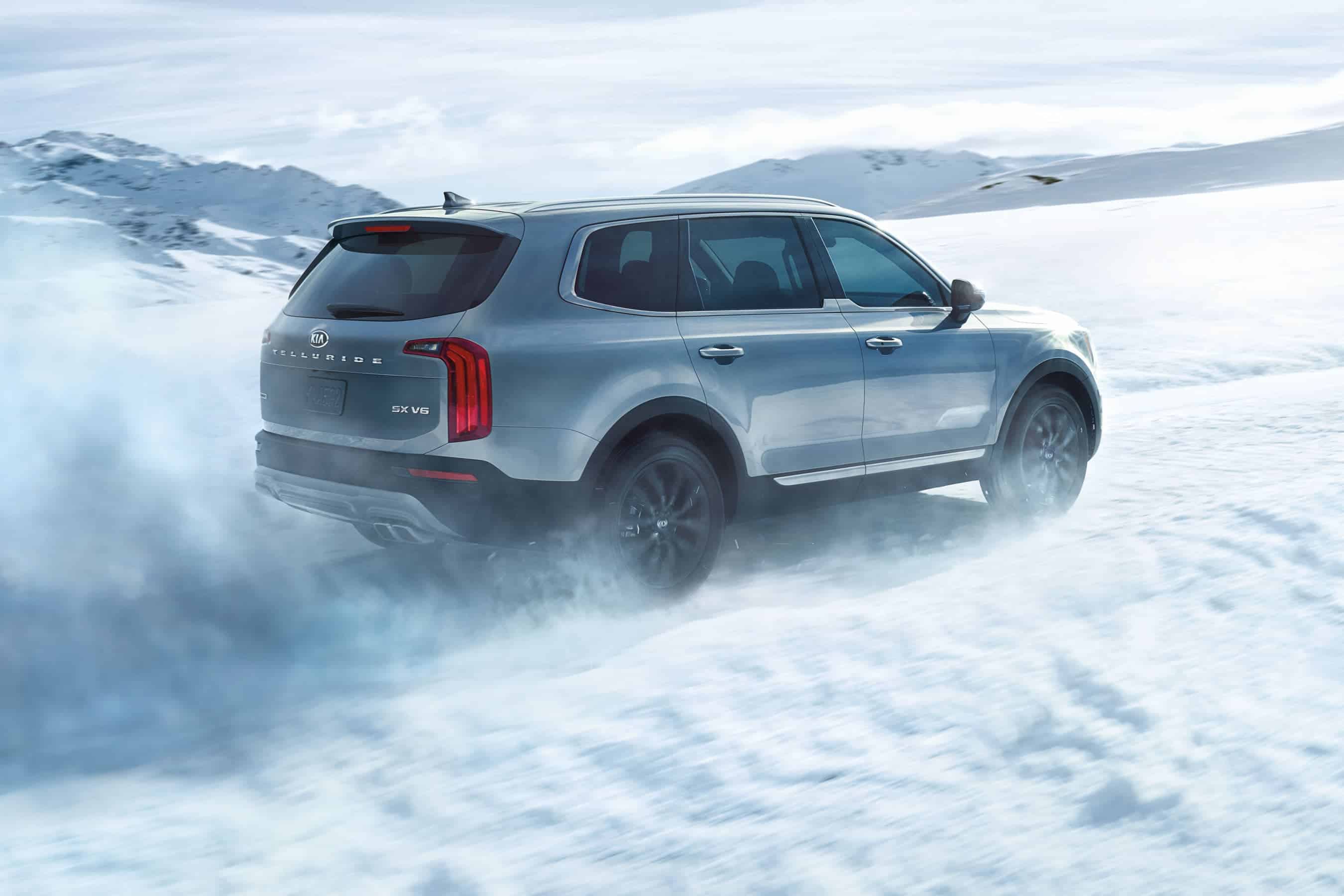 A silver Telluride is driving in the snow after winning the 2020 Kia Telluride vs 2020 Toyota Highlander comparison.