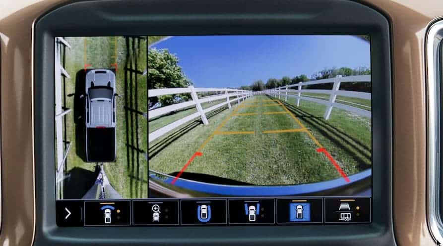 The trailer views are shown on the infotainment screen in a 2021 Chevy Silverado 3500 HD.