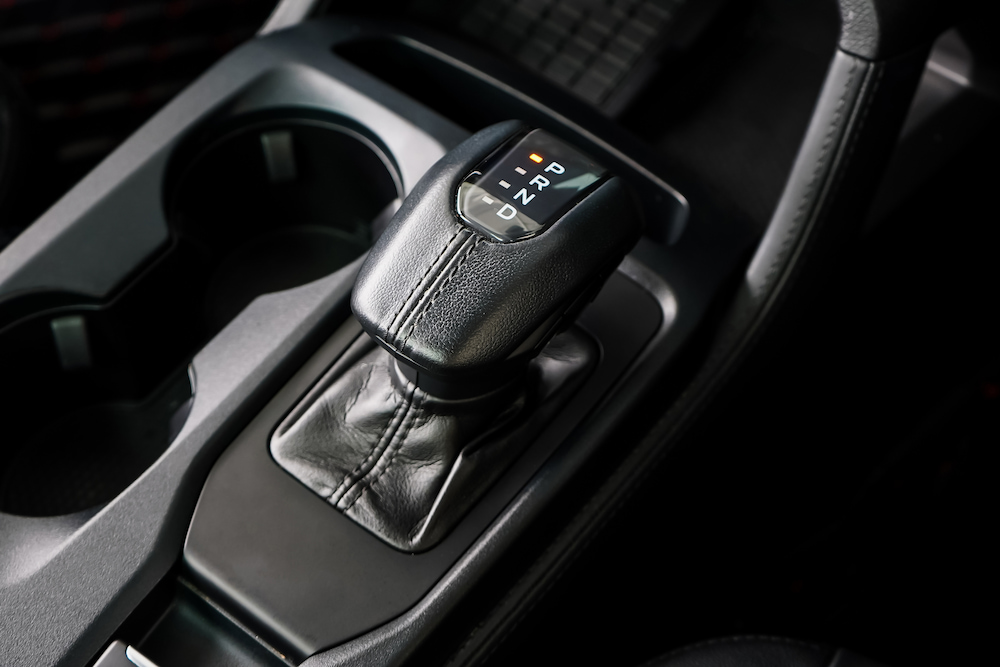 An automatic gear selector is shown.