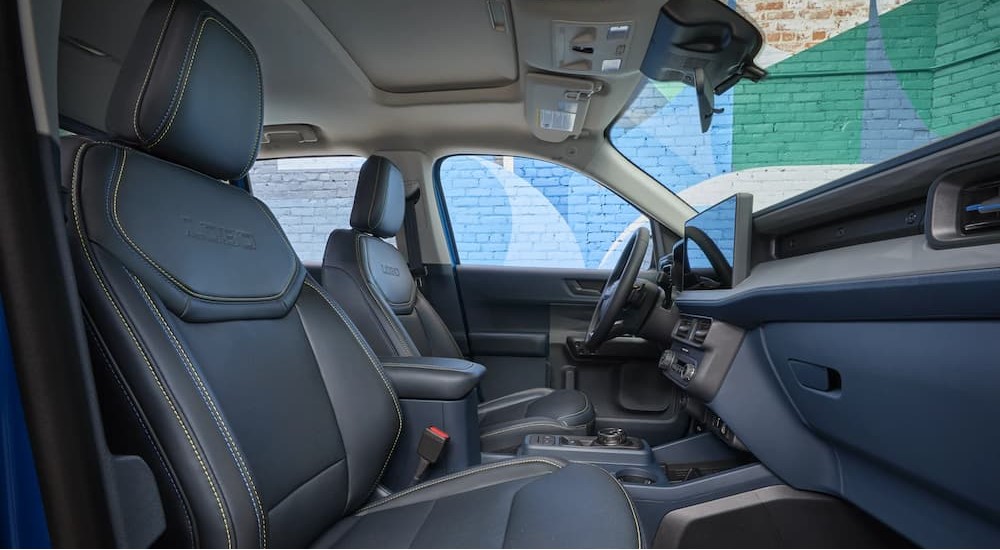 The gray interior in a 2025 Ford Maverick Lobo.