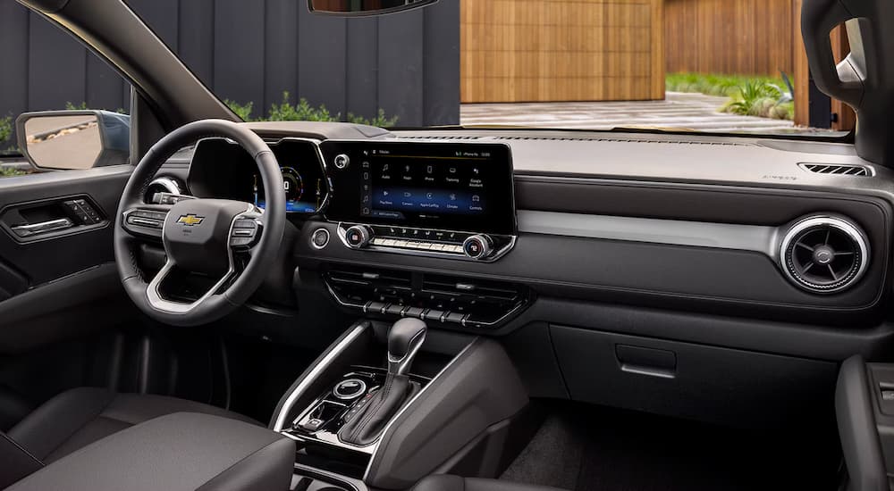 Infotainment display and digital gauge cluster on a 2025 Chevy Colorado for sale near Schenectady